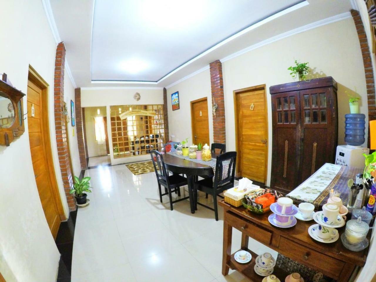 Hotel Ndalem Eyang Dwijo Yogyakarta Exterior foto
